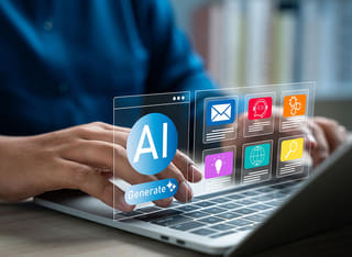 Principiante en criptomonedas explorando las bases de la negociación automática con inteligencia artificial